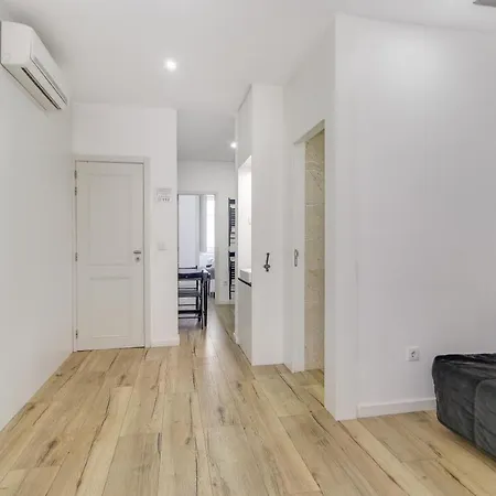 Alcantara 65 Riverside